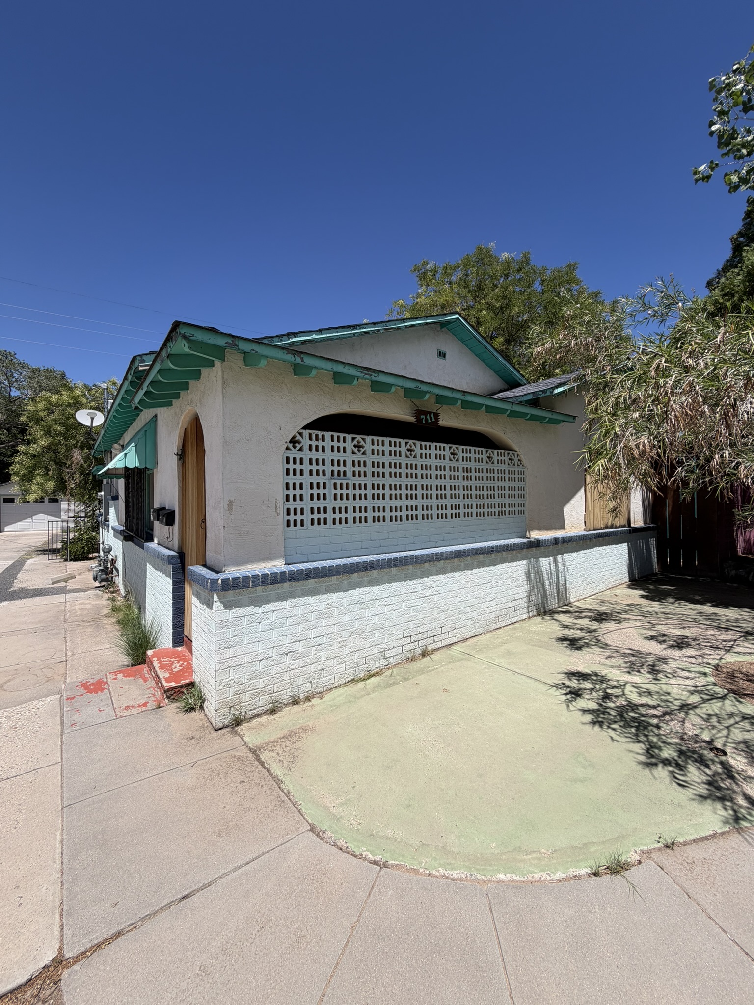 711 Iron Ave SW